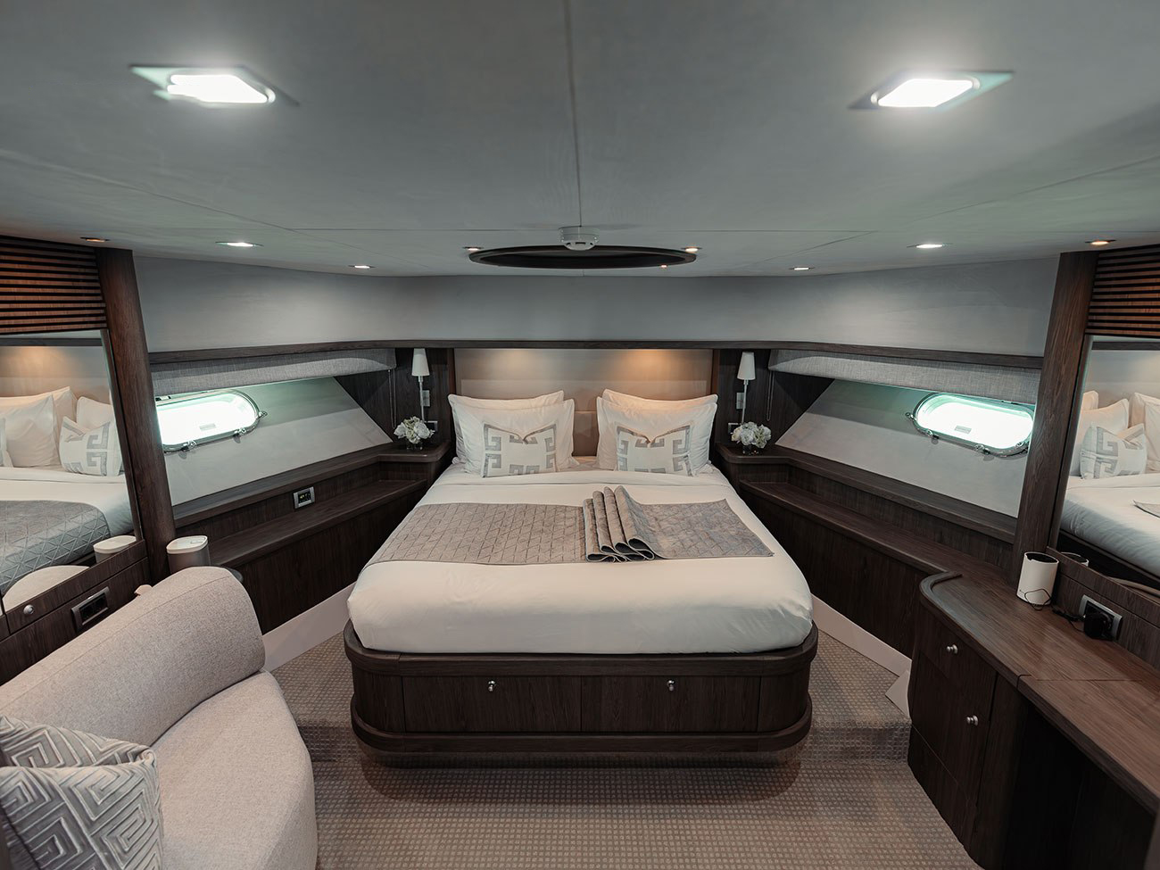 82ft-luxury-yacht-rental-matrix-dubai-14